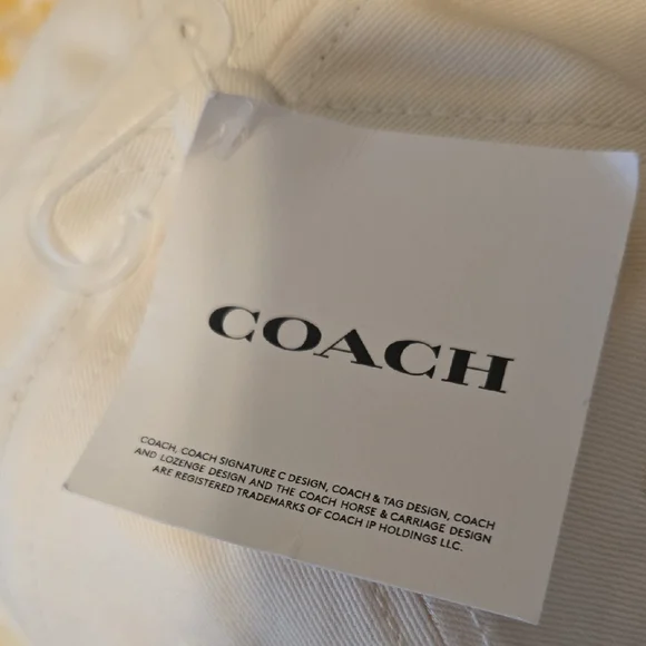 Coach Classic White Cap - Picture 4 of 6